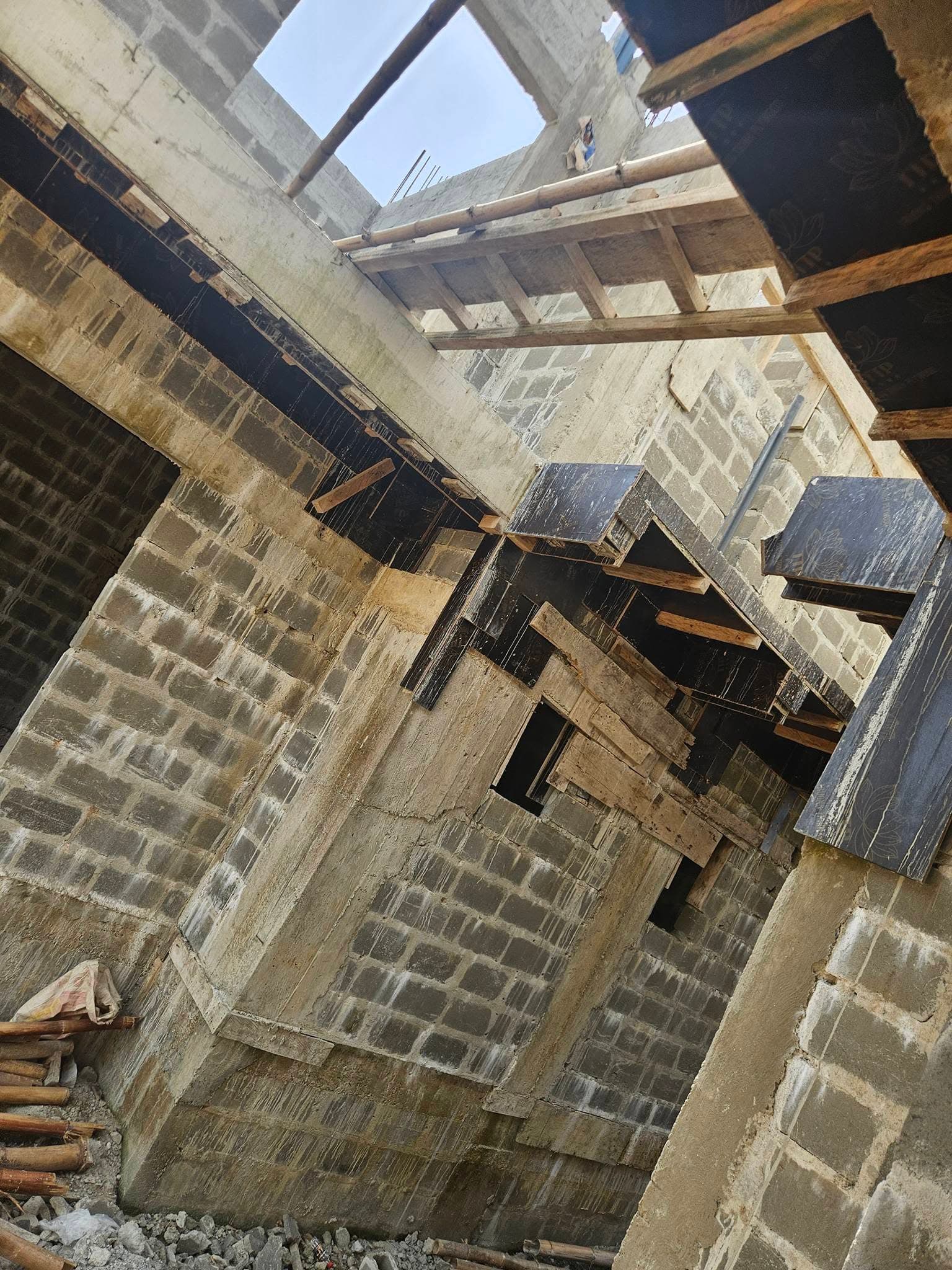The Courtyard Home — construction